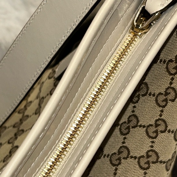 Gucci GG Canvas Crossbody Bag - Picture 13 of 16